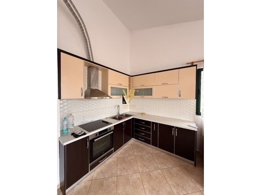 JEPET APARTAMENT 1+1 ME QIRA TE KRISTAL CENTER 58.000 LEKE 2