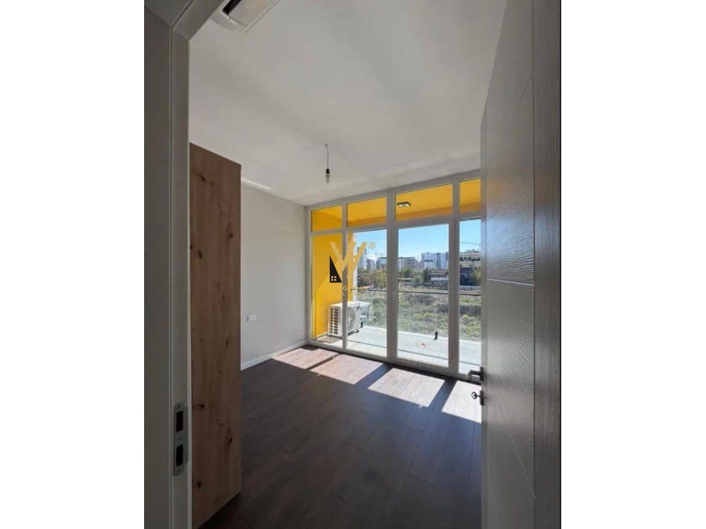JEPET APARTAMENT 2+1+2BLK ME QERA TE BULEVARDI I RI 60.000 LEKE 2