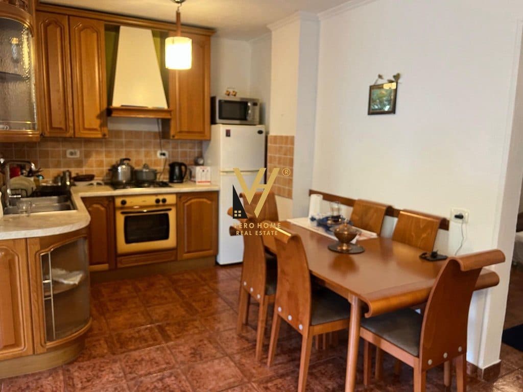 JEPET APARTAMENT 2+1 ME QIRA TE ZOGU I ZI 670 EURO 2