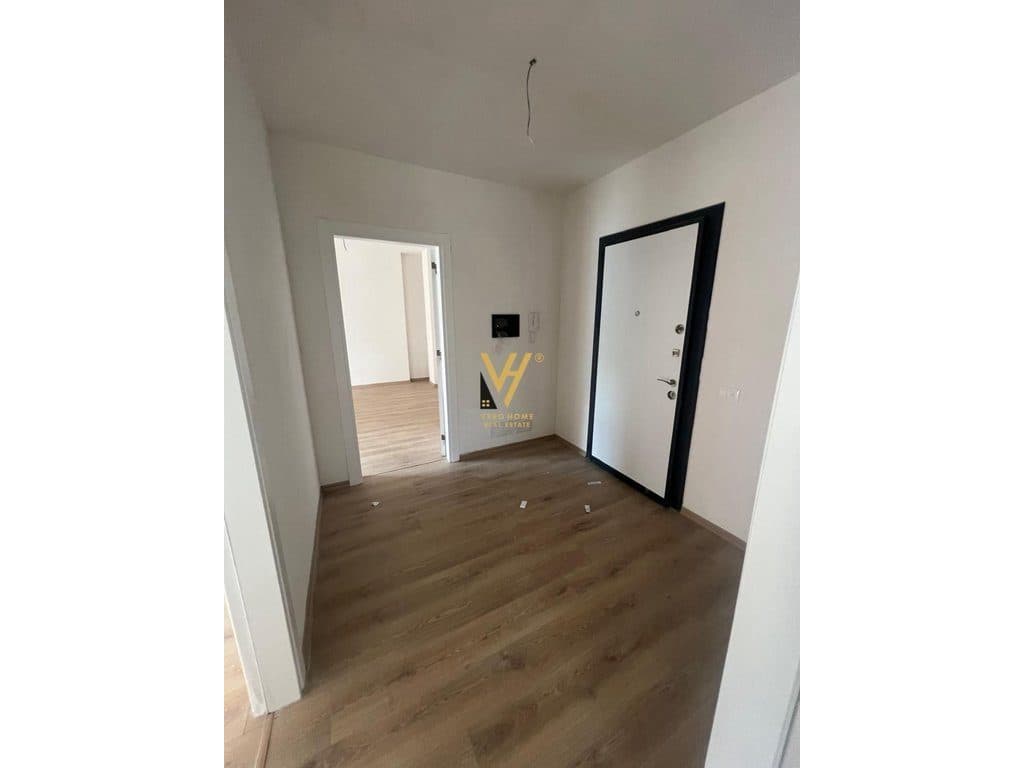 JEPET ZYRE 100 M2 ME QIRA TE BULEVARDI I RI 690 EURO 3