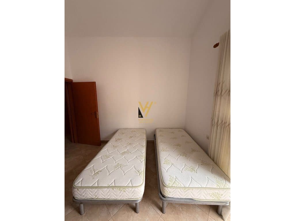 JEPET APARTAMENT 1+1 ME QIRA TE KRISTAL CENTER 58.000 LEKE 4