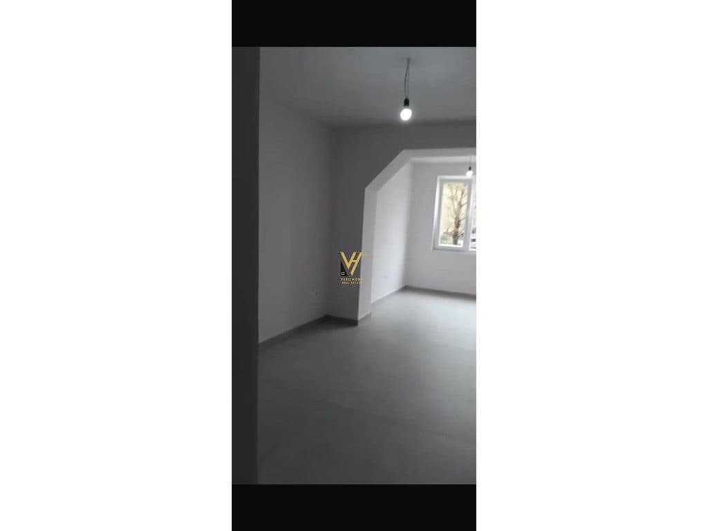 JEPET AMBIENT BIZNESI 100 M2 ME QIRA NE BRRYL 1.000 EURO 2