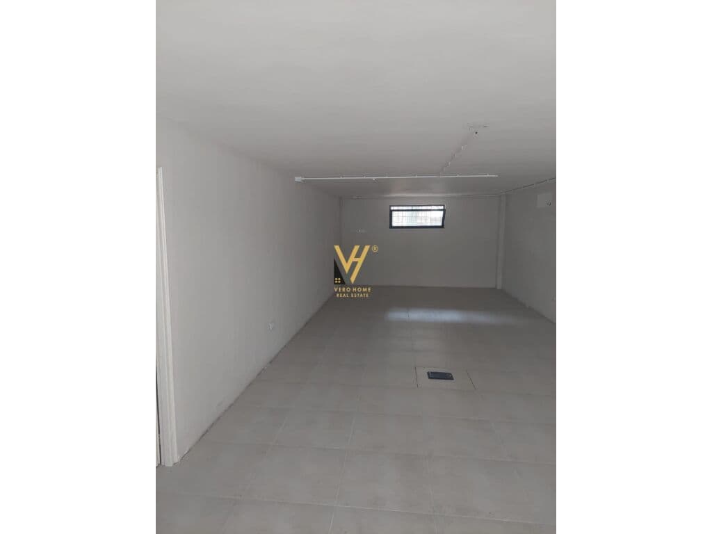 Jepet Dyqan me qera te Pallati me Shigjeta 105 m2 1