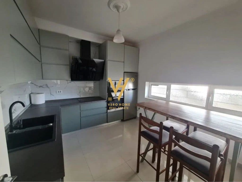 JEPET APARTAMENT 3+1+2+BLK ME QERA TE KOPSHTI BOTANIK 80.000 LEKE 3