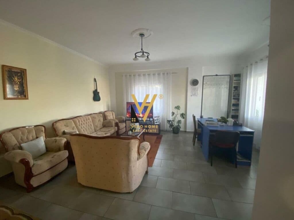 Jepet hyrje e nje vile 3+1+2+blk me qera ne Sauk 130 m2 2