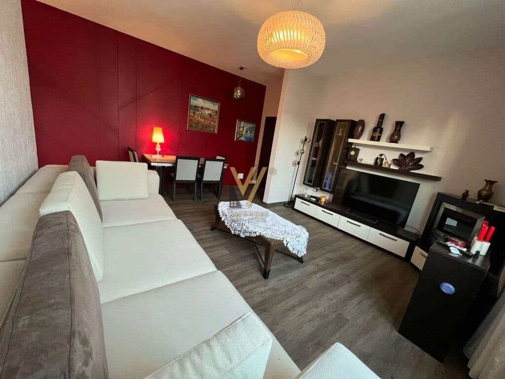 Jepet Apartament 2+1+ballkon me qera te Garda , Blloku 130 m2