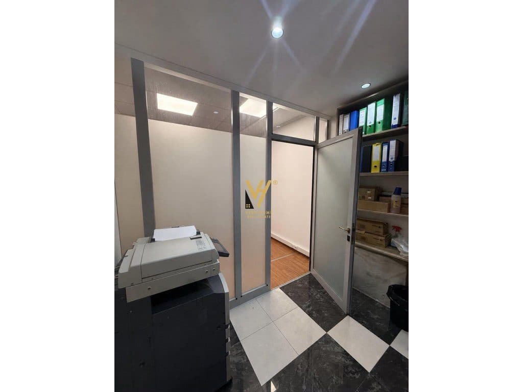 JEPET ZYRE 60 M2 ME QERA TE RRUGA E ELBASANIT 1.200 EURO 4