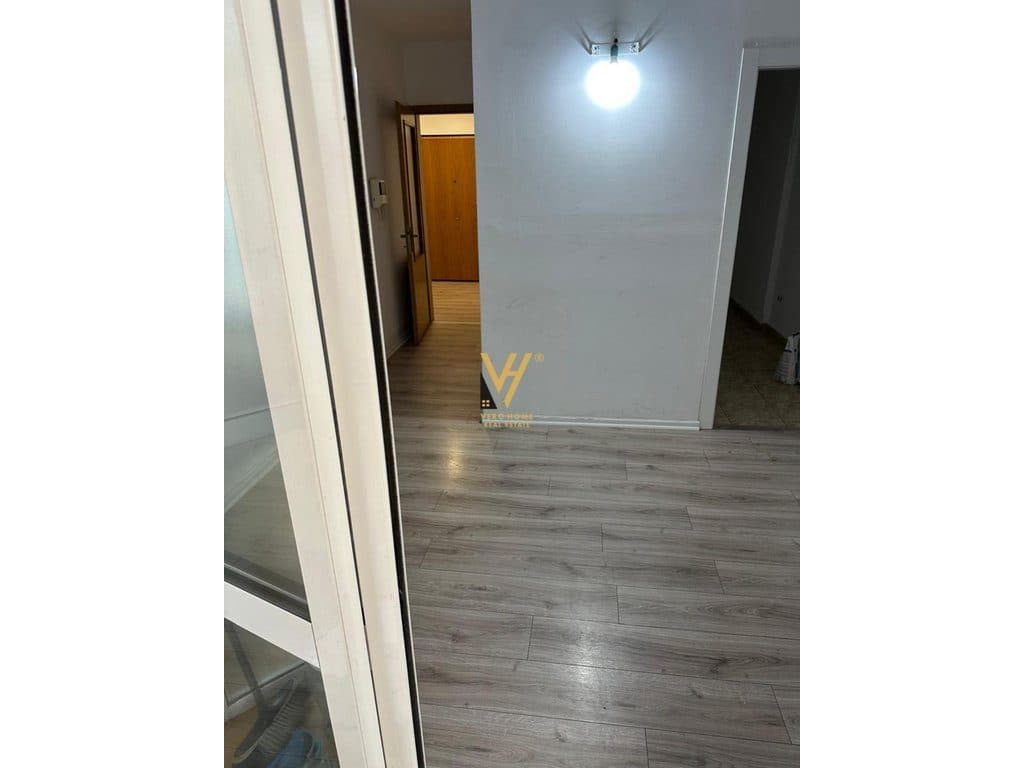 JEPET ZYRE 130 M2 ME QIRA TEK ISH EKSPOZITA 80.000 LEKE 2
