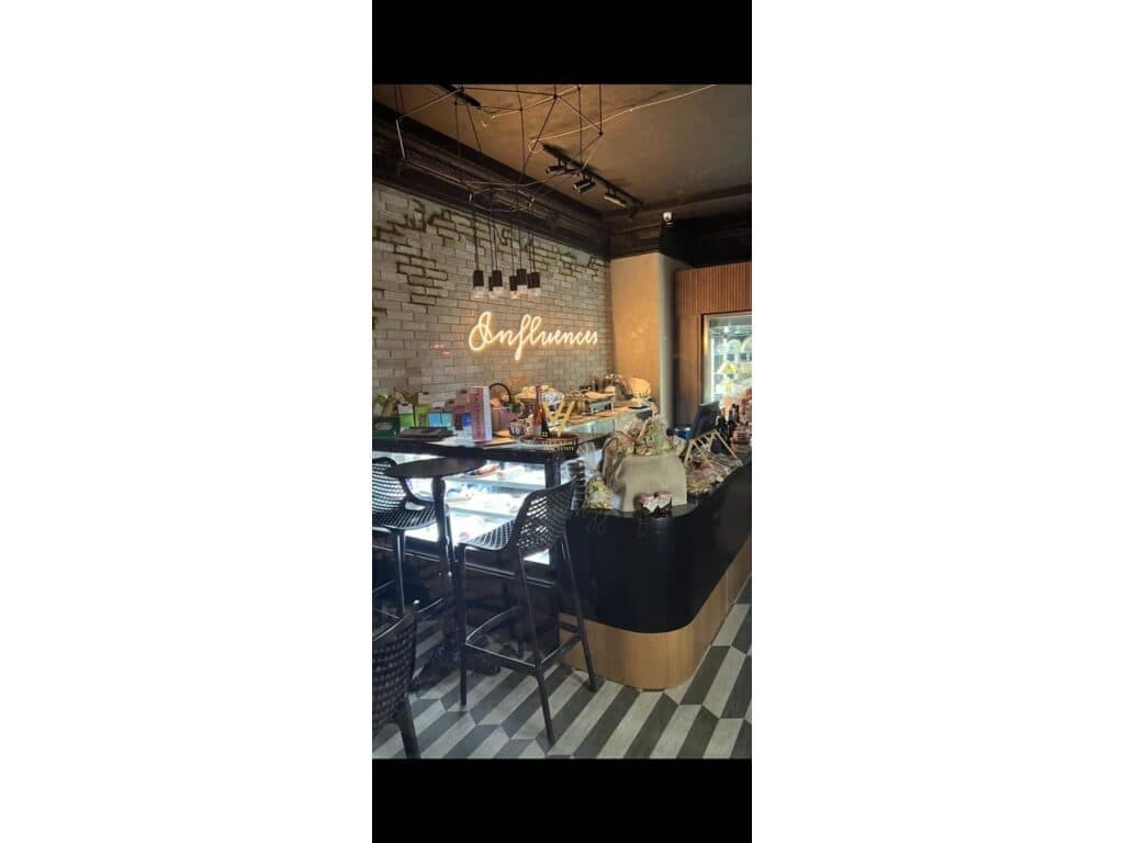 Shitet bar-lounge te Rruga e Kavajes 50 m2 2