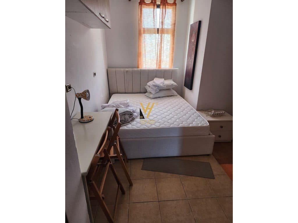 JEPET APARTAMENT 1+1+BLK ME QERA TEK ISH PARKU 45.000 LEKE 4