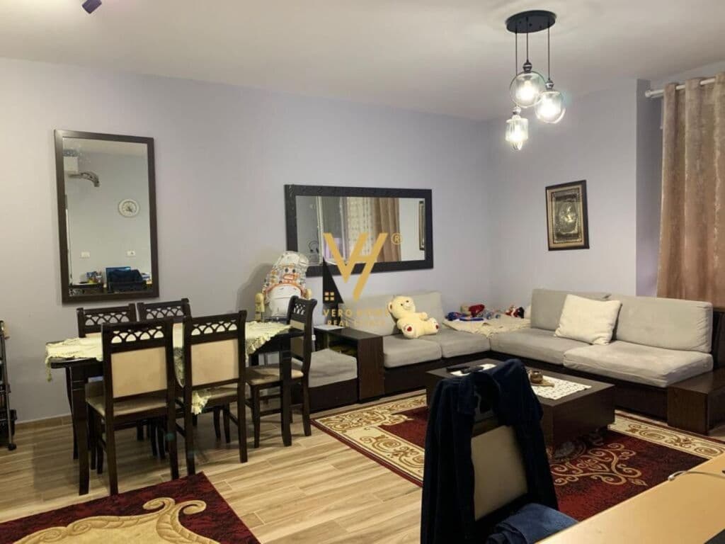 Jepet Apartament 2+1 me qera te American 3 , 90 m2 3