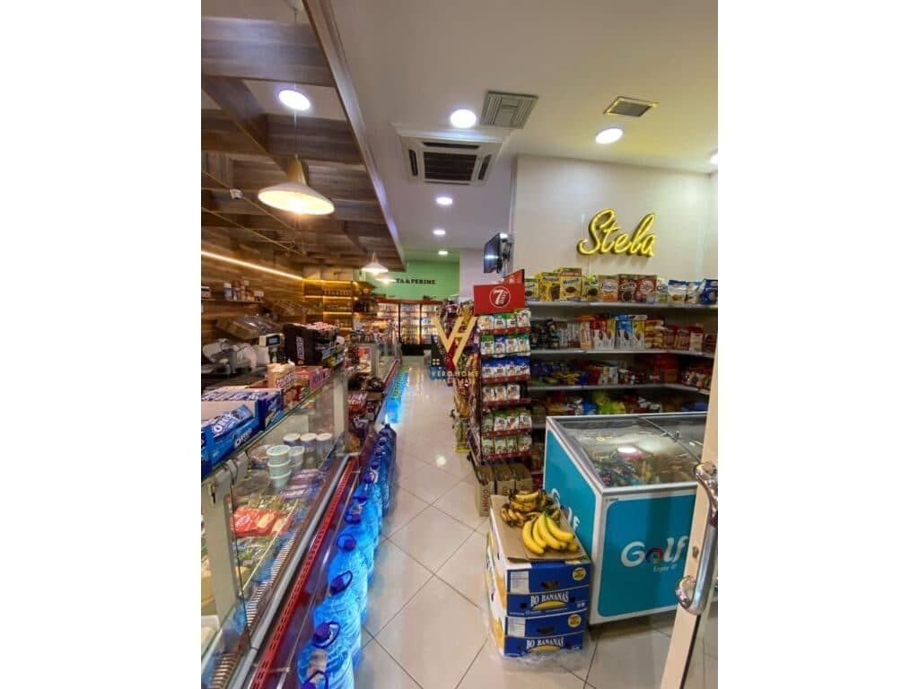 Shitet Dyqan te Rruga Shefqet Kuka 80 m2