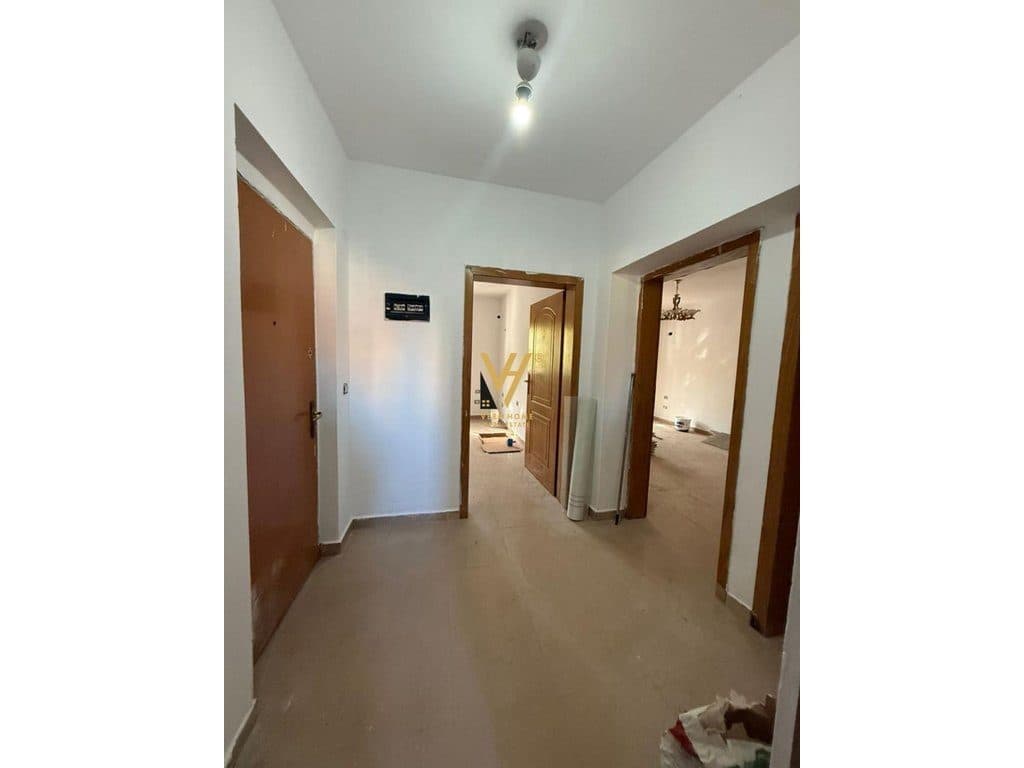 JEPET AMBIENT BIZNESI 70 M2 ME QERA NE VASIL SHANTO 50.000 LEKE 4