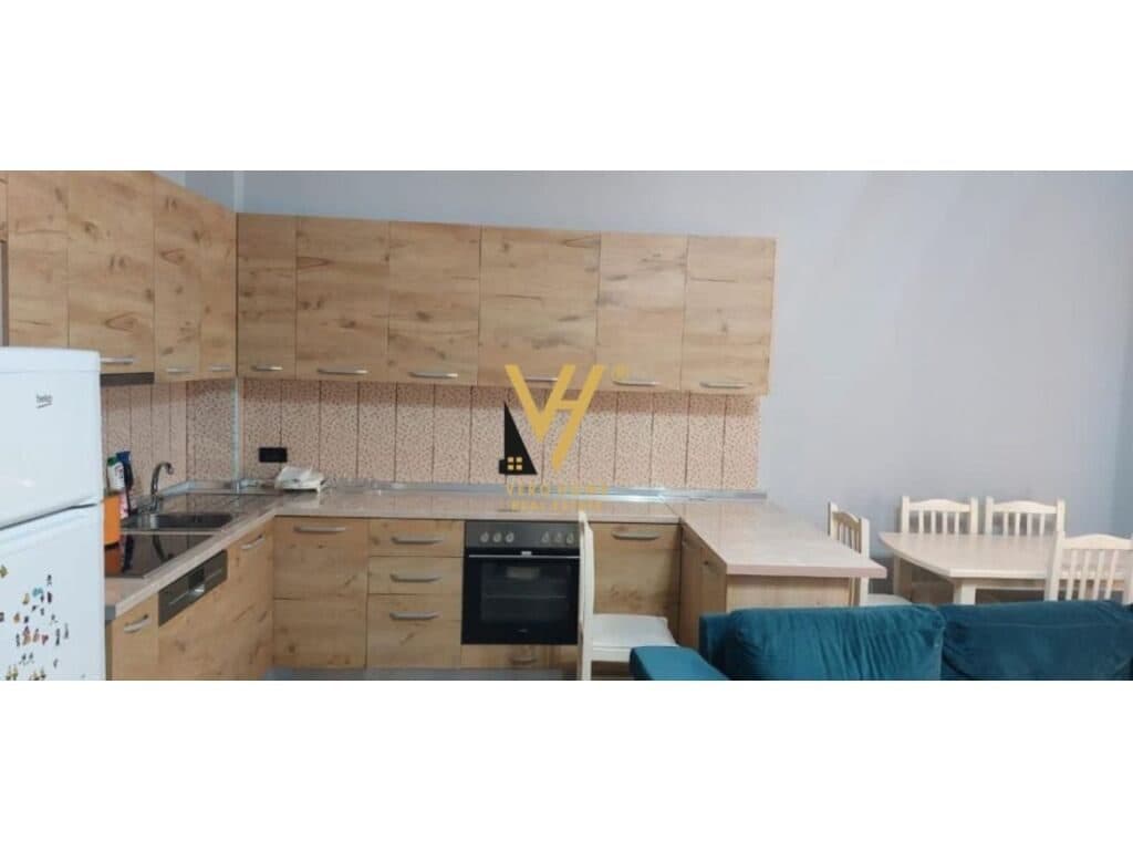 Jepet Apartament 2+1+2+ballkon me qera te Rruga Hamdi Sina , Liqeni i Thate 140 m2 2