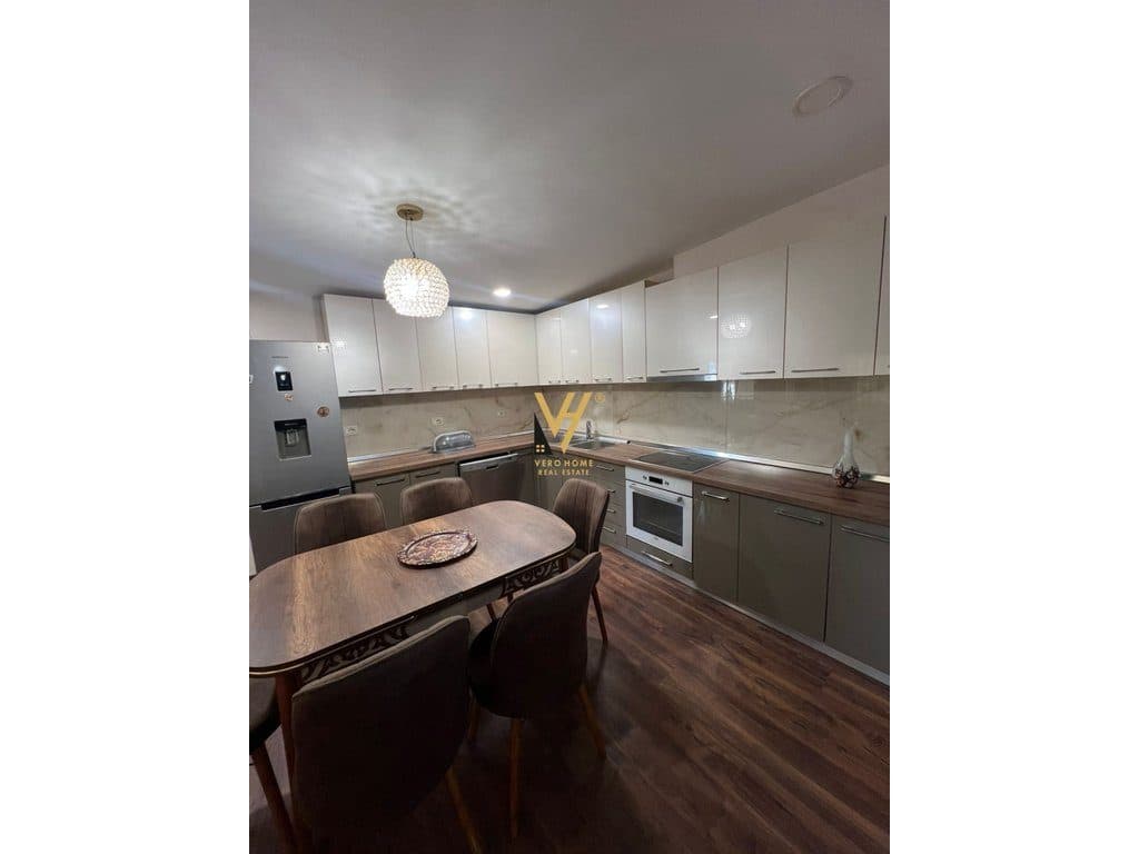 JEPET APARTAMENT 3+1+BLK ME QERA TE 21 DHJETORI 600 EURO 2