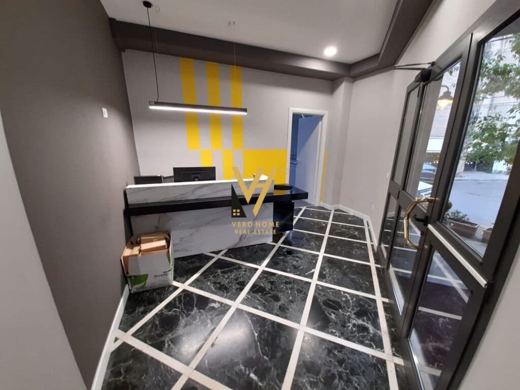 Jepet Ambient Komercial me qera te Bulevardi Zogu i Pare 224 m2 2