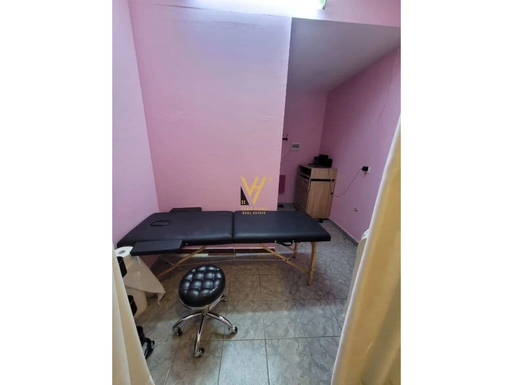Jepet Dyqan me qera te Komuna e Parisit 25 m2 1