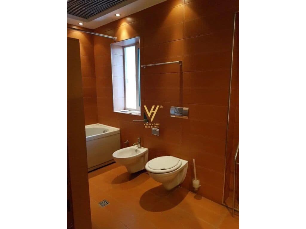 Jepet Vile tre kateshe me qera te Blloku i Vilave ne Selite 410 m2 3