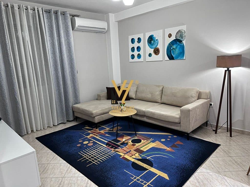 JEPET APARTAMENT 1+1 ME QERA TE ISH PARKU I AUTOBUSAVE 58.000 LEKE