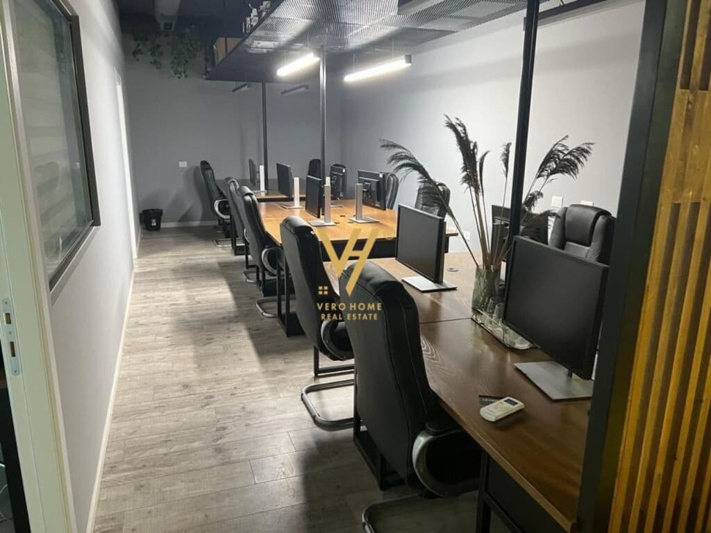Jepet zyre me qera te Kompleksi Square 21 , 108 m2 2