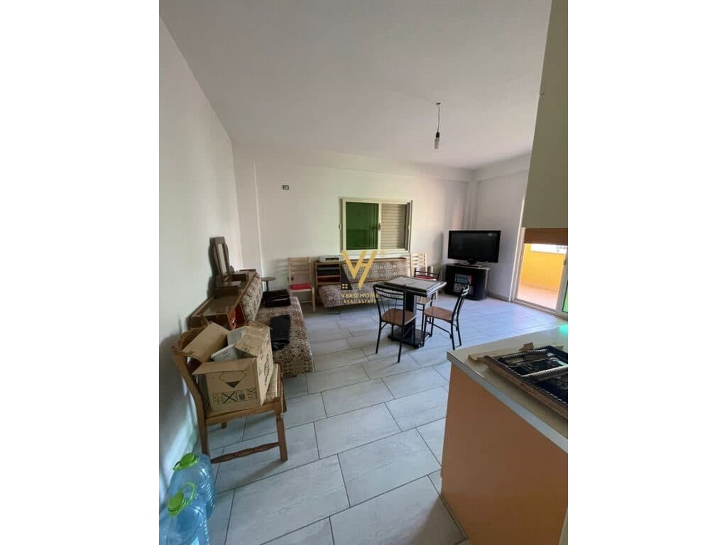 Jepet Apartament 3+1+2+ballkon me qera te Kodra e Diellit 230 m2 3