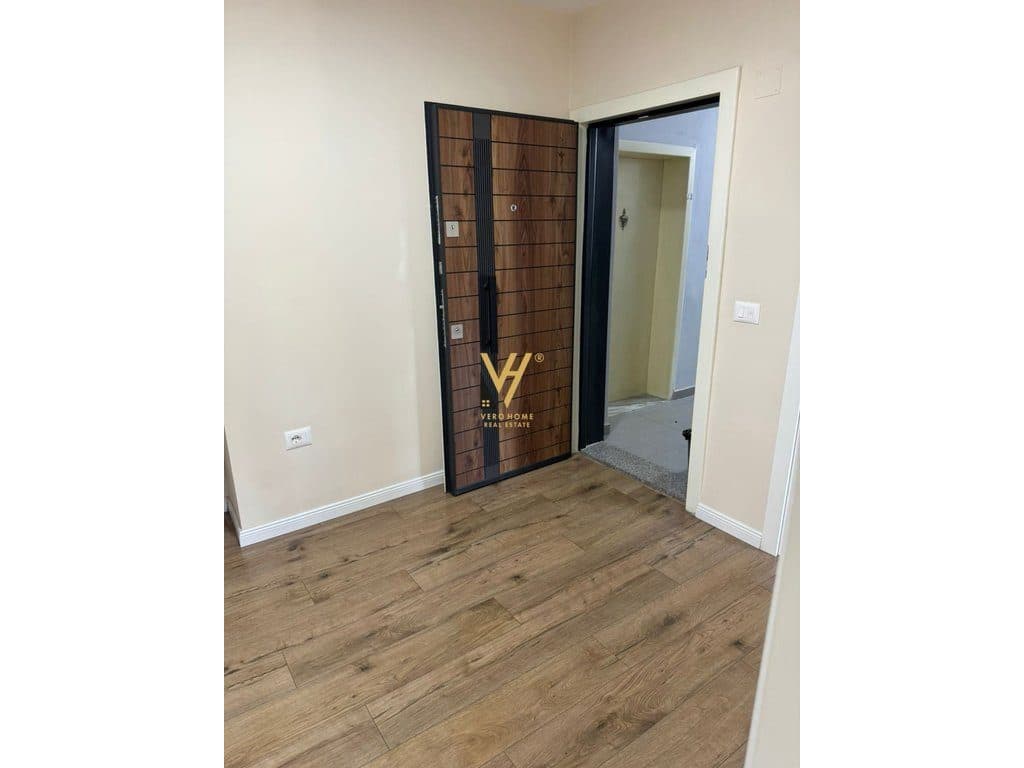 JEPET ZYRE 80 M2 ME QERA TE 9-KATSHET, QENDER 900 EURO 4
