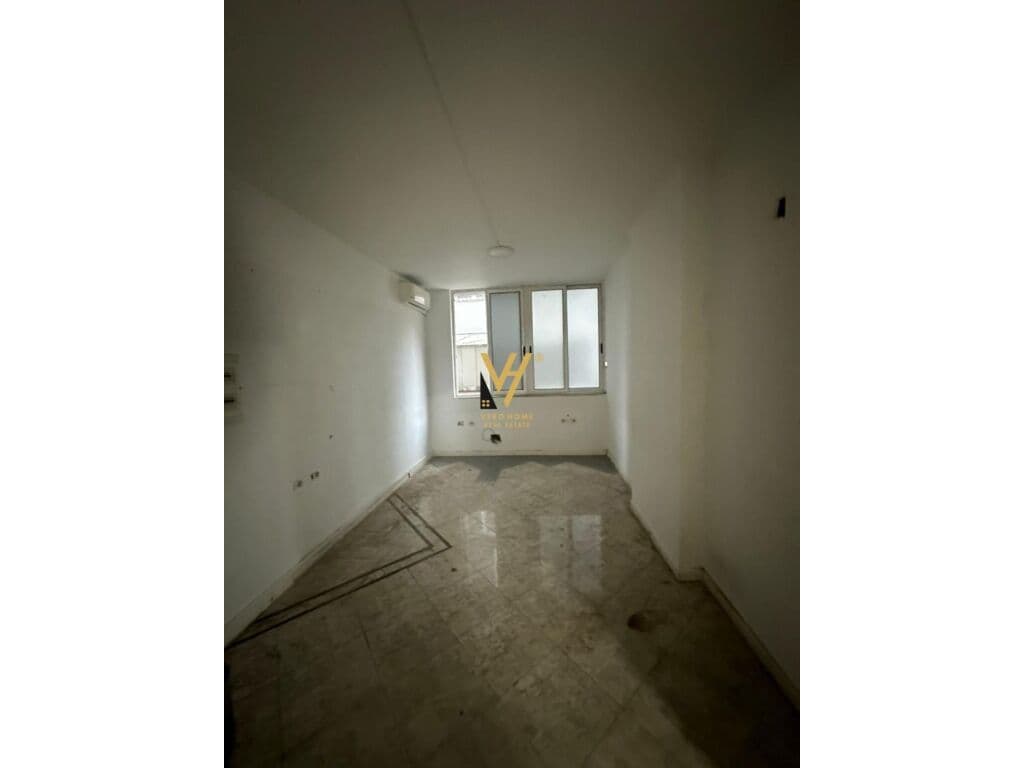 Jepet Zyre me qera te Shallvaret 310 m2