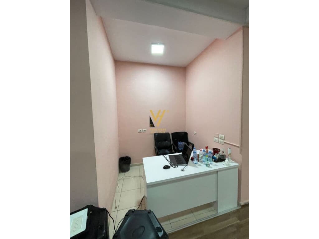 Shitet ambjent biznesi te Ish Ekspozita Sot 97 m2 2