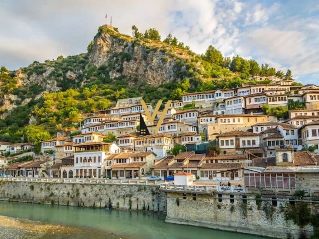 SHITET SHTEPI PRIVATE 2-KATESHE TE PORTA E PASHAIT, BERAT 390.000 EURO