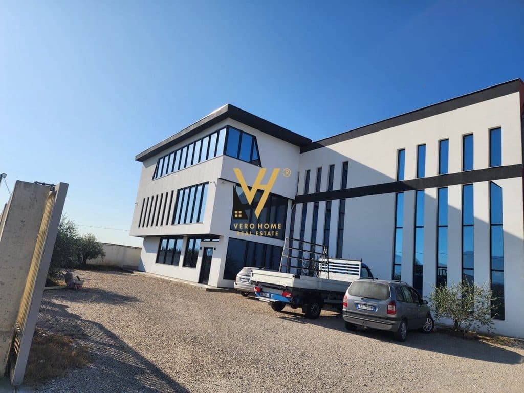 JEPET KAPANON 1.800 M2 ME QERA NE FUSHE KRUJE 1.800 EURO