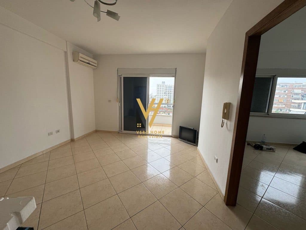 JEPET ZYRE 100 M2 ME QERA TE PAZARI I RI 45.000 LEKE