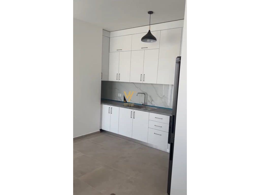 JEPET APARTAMENT 1+1+BLK ME QERA TEK SHESHI SHQIPONJA 45.000 LEKE 3