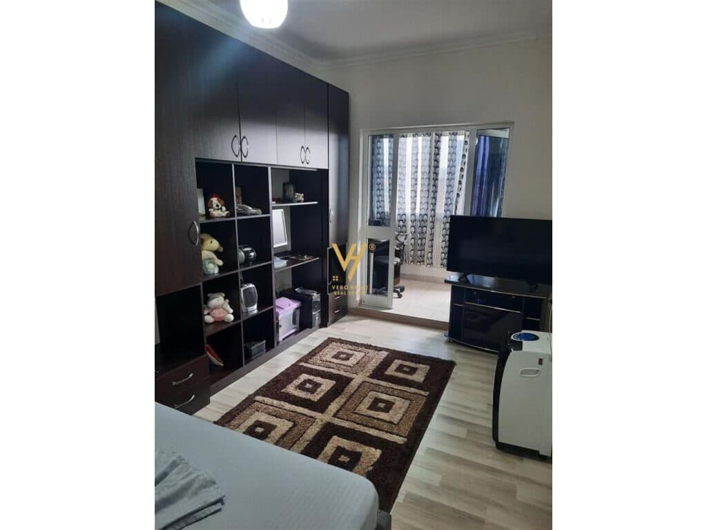 Shitet Apartament 2+1+ballkon te Rruga Foto Janku 90 m2 3