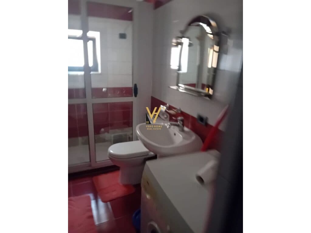 Jepet Apartament 1+1+ballkon me qera te Rruga Petro Nini Luarasi 70 m2 4