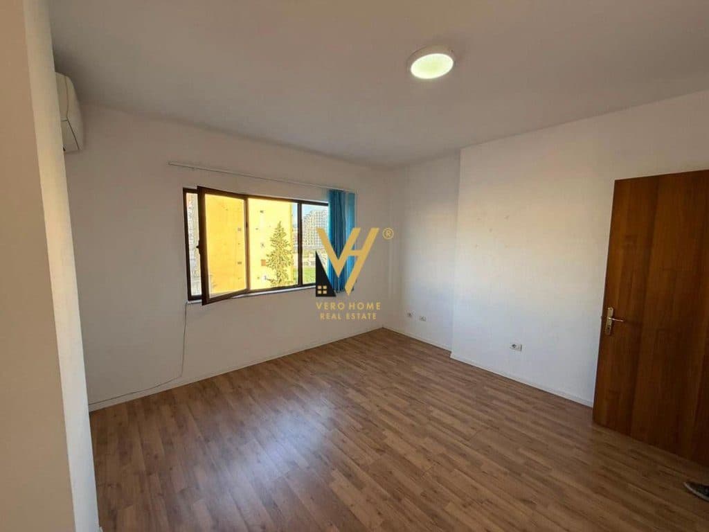 JEPET ZYRE 100 M2 ME QIRA TE RR.MARKO BOCARI 150.000 LEKE 2