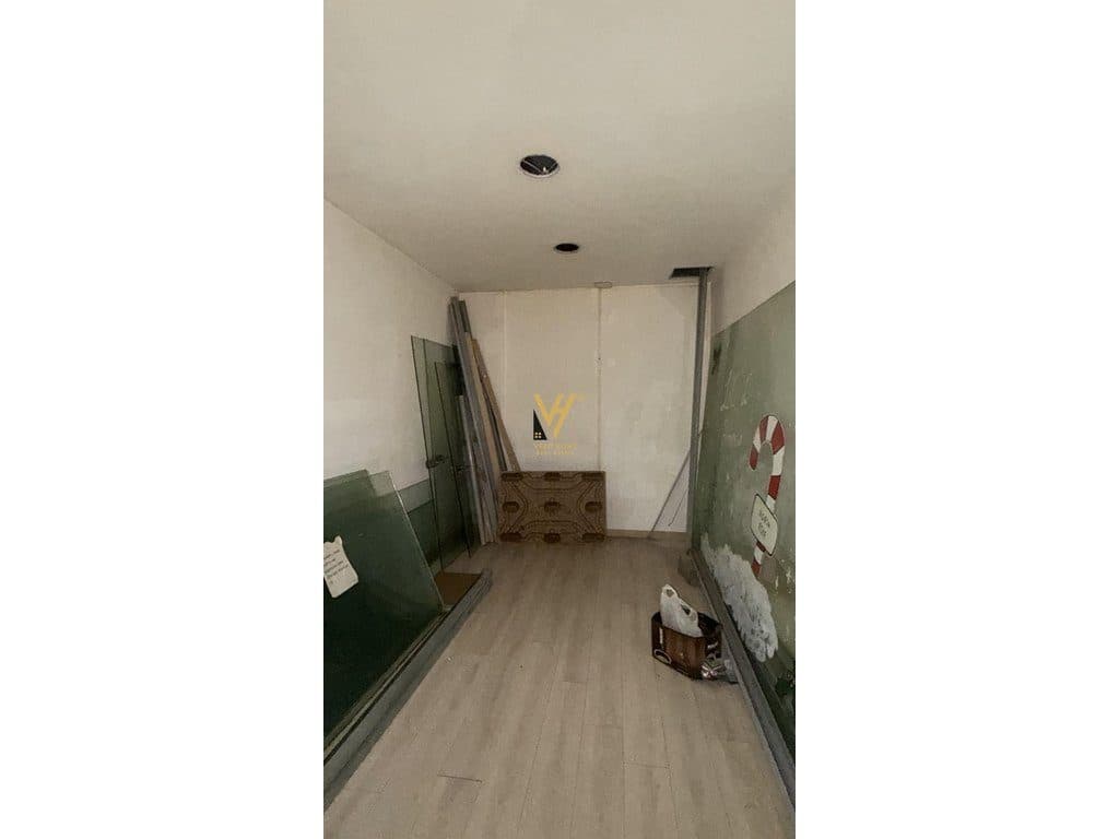 JEPET AMBIENT BIZNESI 330 M2 ME QIRA NE BLLOK 4.500 EURO 2