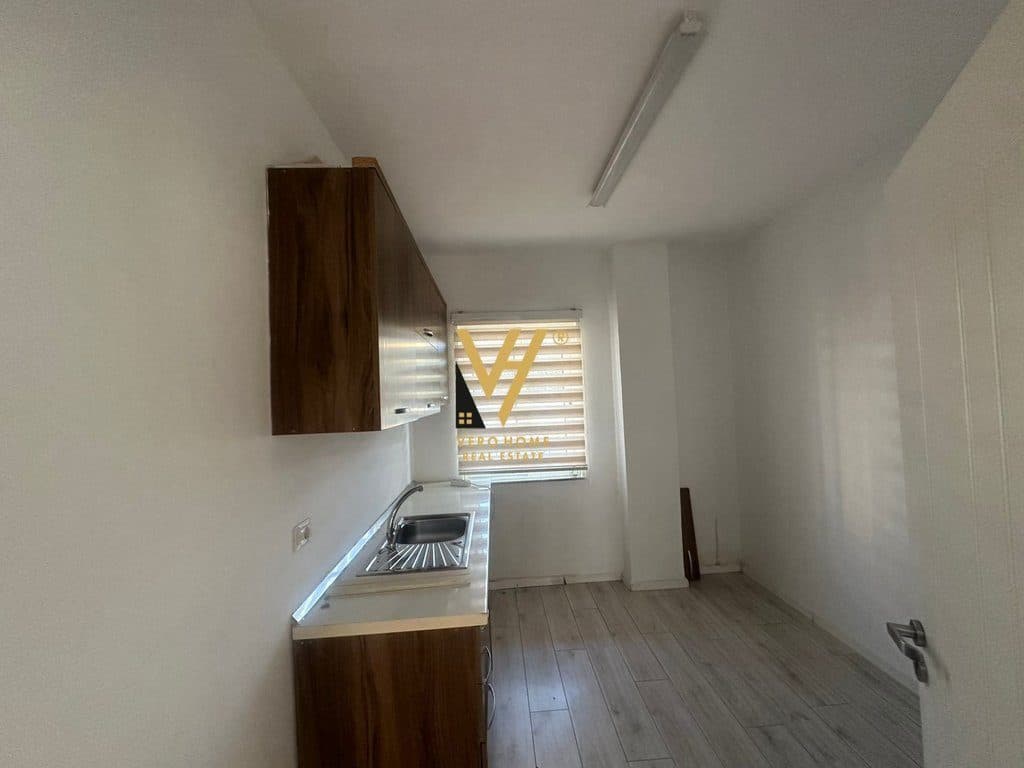 JEPET AMBIENT BIZNESI 180 M2 ME QERA TE SHESHI WILLSON 2.000 EURO 3