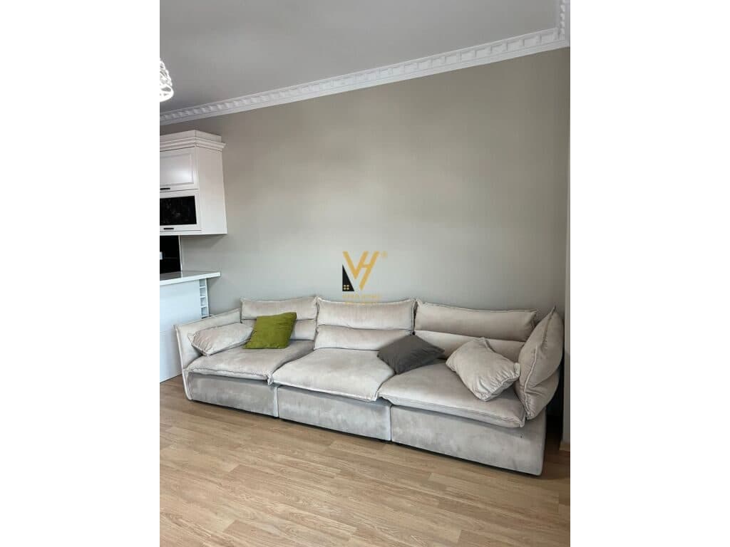 Jepet Apartament 2+1+2+ballkon me qera te Unaza e Re 120 m2