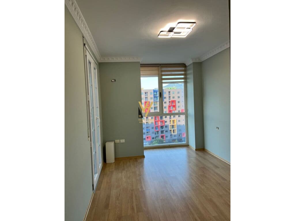 Jepet Apartament 2+1+2+ballkon me qera te Unaza e Re 120 m2 4