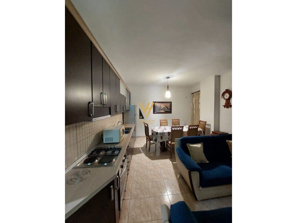 JEPET APARTAMENT 2+1+2BLK ME QERA TE KOPSHTI BOTANIK 60.000 LEKE 2