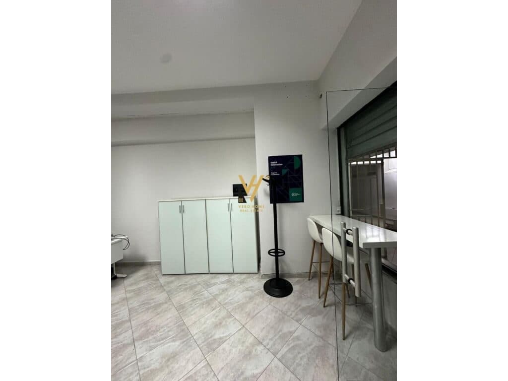 Jepet Zyre me qera te 21 Dhjetori 36 m2 3