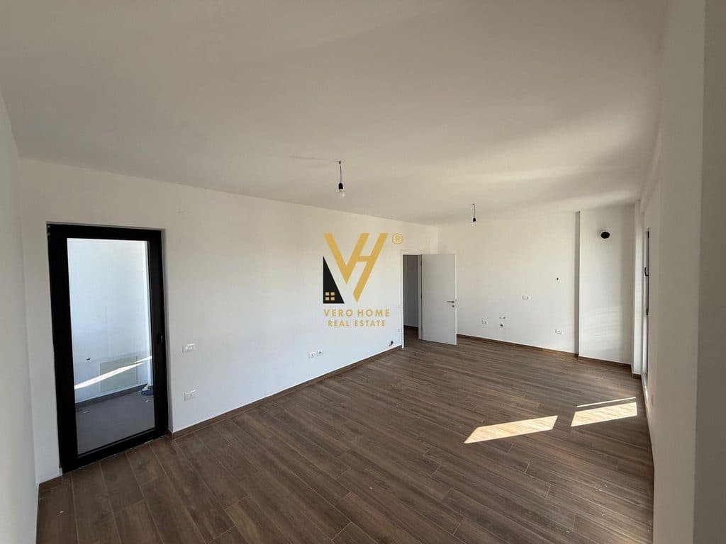 JEPET ZYRE 81 M2 ME QIRA TE FARMACIA 10 520 EURO 3