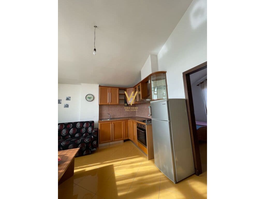 Jepet Apartament 1+1 me qera te 21 Dhjetori 80 m2