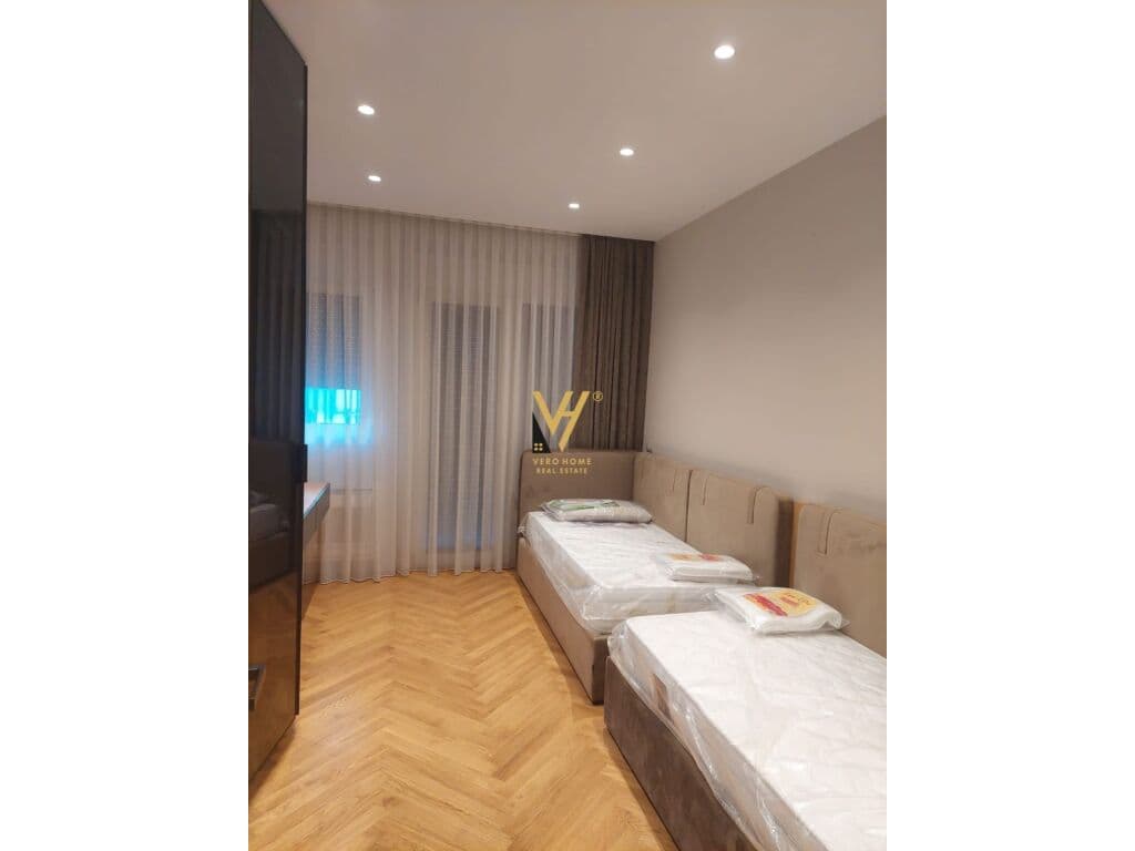 Jepet Apartament 3+1+2+ballkon me qera te Rruga e Kosovareve 157 m2 4