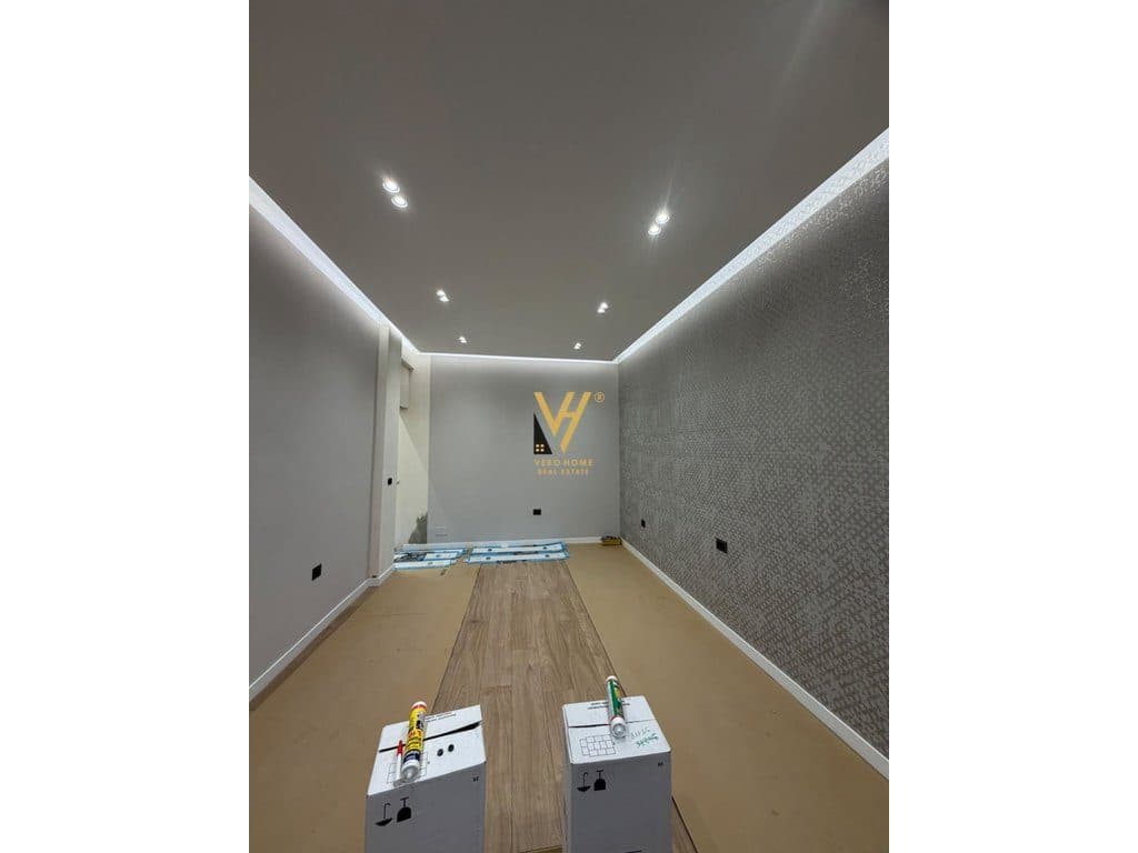 JEPET ZYRE 40 M2 ME QIRA TEK ISH EKSPOZITA 60.000 LEKE 3