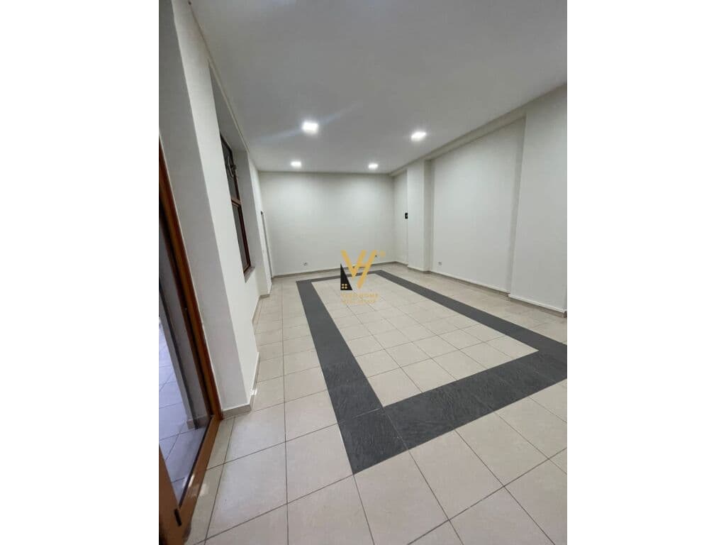 Jepet ambjent me qera tek Shkolla e Baletit 65 m2 1