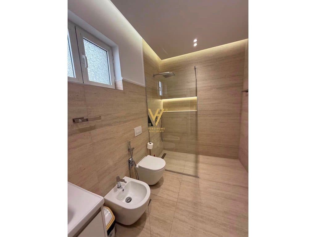 JEPET GARSONIERE 35 M2 ME QERA TE RRUGA E BARRIKADAVE 50.000 LEKE 4
