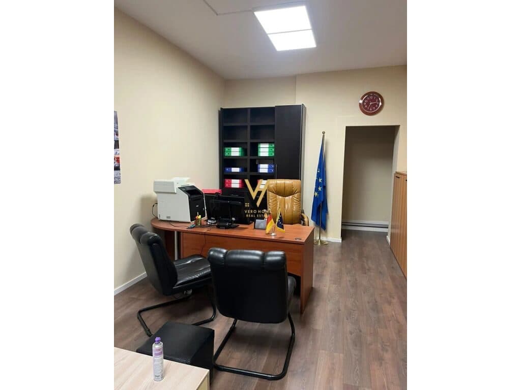 Jepet Zyre me qera te Ish Ekspozita Sot 60 m2 1