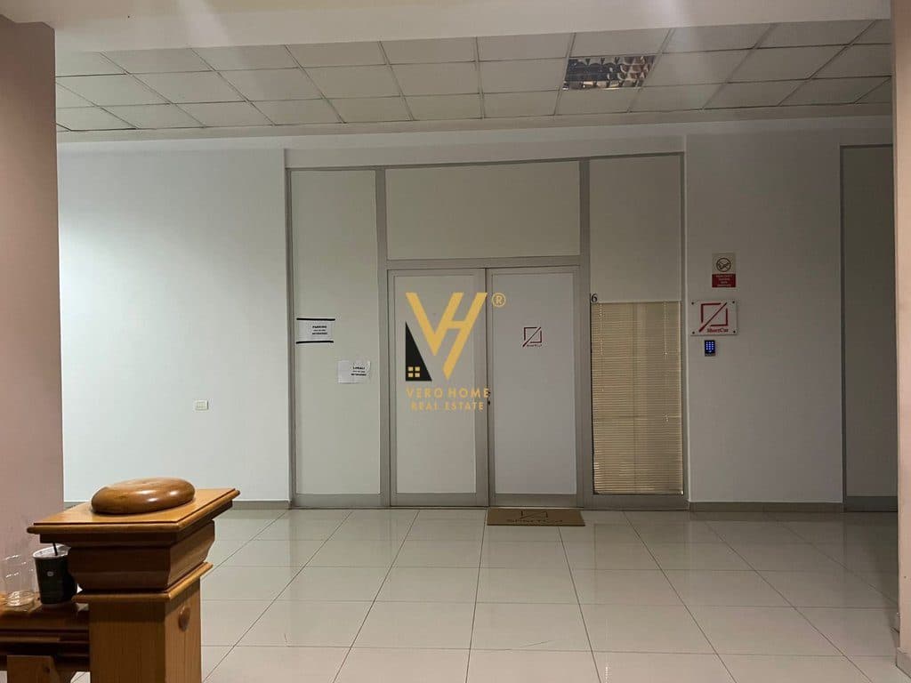 JEPET ZYRE 120 M2 ME QIRA TE KOMUNA E PARISIT 1.200 EURO 2