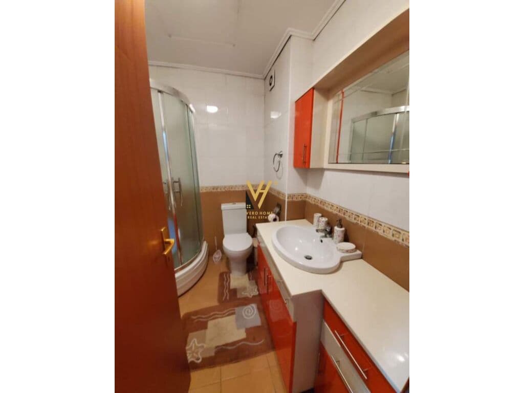 Jepet Apartament 2+1+2+ballkon me qera te Komuna e Parisit 100 m2 4